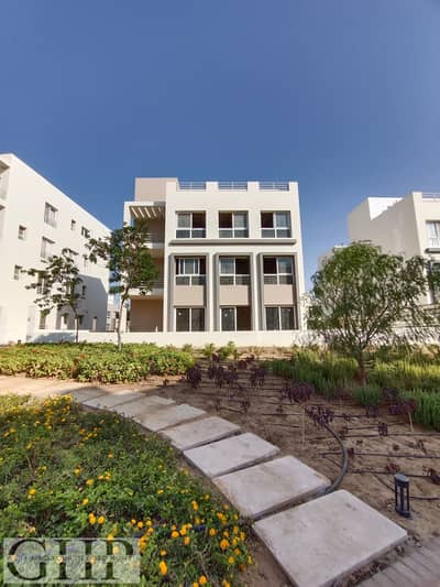 Under Market Price Prime Location Family House For Sale Ready to live Hyde park New Cairo