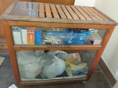 فاترينة عرض خشب طبيعى × زجاج جرار و عجل متحرك بالاسكندرية