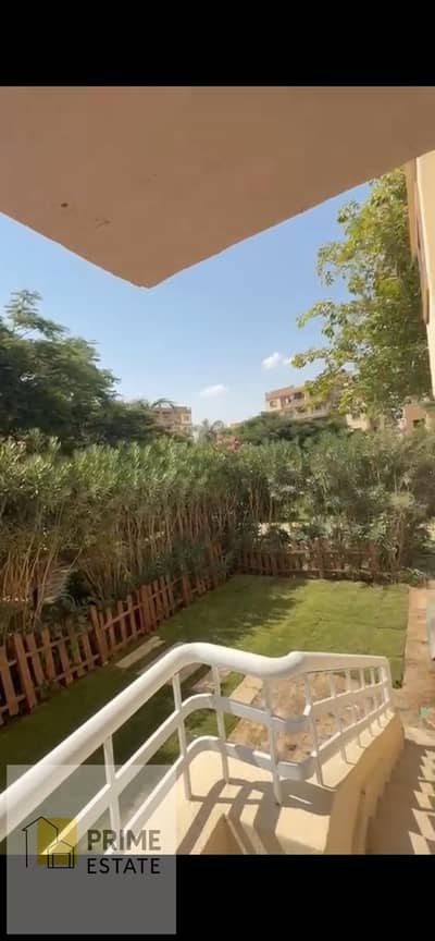 شقه للبيع ارضي بجاردن في مدينتي b6 جنب الخدمات تشطيبات خاصه