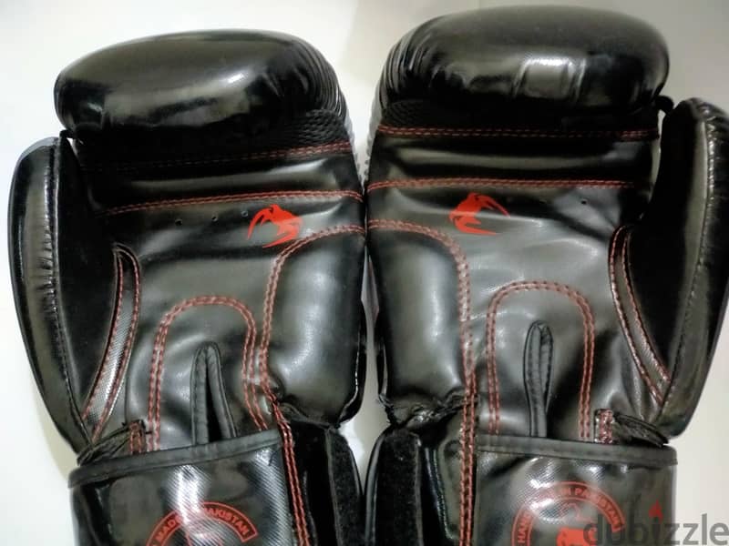 Venum gloves 1