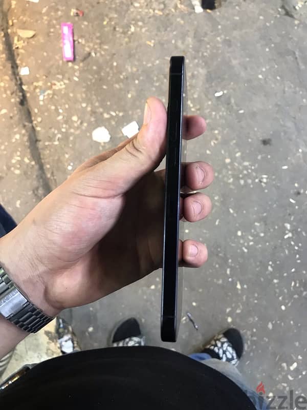 IPhone 16 pro max 4