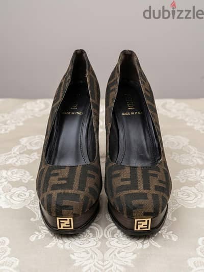 FENDI  مدين ان ايطاليا