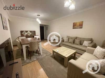 شقه للبيع بالمطبخ والتكييفات بموقع مميز بكمبوند جنه زايد١