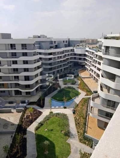Apartment for sale at a bargain price in a prime location within the Bloomfields compound.