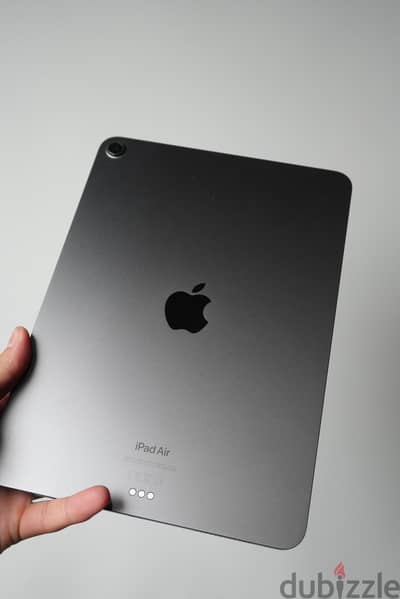 Apple iPad Air 5th Gen (M1 Chip) - بحالة الجديد تماماً