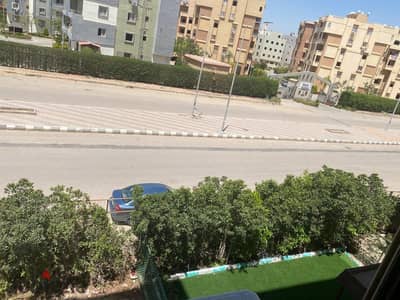 من المالك مباشرة بكمبوند اللوتس – حدائق أكتوبر! شقتين مفتوحين على بعض بمساحة 160م، دور ثاني بحري، سوبر لوكس، 4 غرف و2 حمام، بعقد أخضر بسعر 3,400,000 جنيه فقط! 