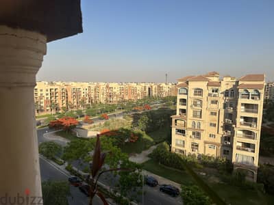 للبيع شقه  140 متر بمدينتى باطلاله على مجرى السيل بالفرش