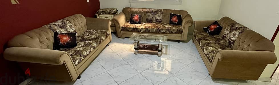 عفش للبيع استخدام راقي جدا  ٠١٠٠٥٤٣٤٥٧٠