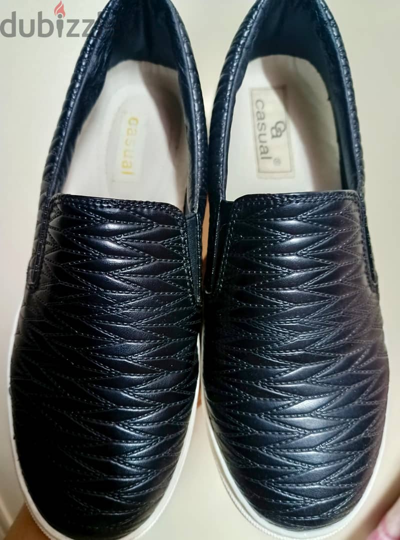 casual black shoes 3