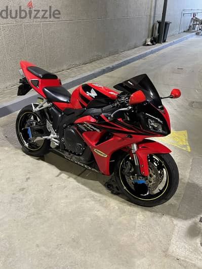 عداد ١٩٠٠٠ كيلو          Honda CBR 1000rr   بحالة نادرة