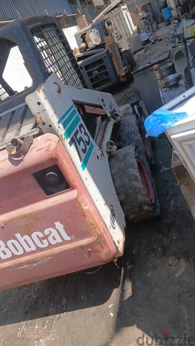 Bobcat 753 لودر صغير يصلح لجميع الأغراض