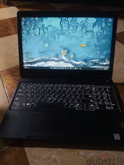 Dell Precision 3520 Workstation)