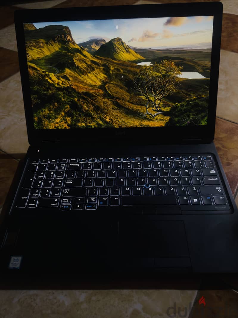 Dell Precision 3520 Workstation) 2
