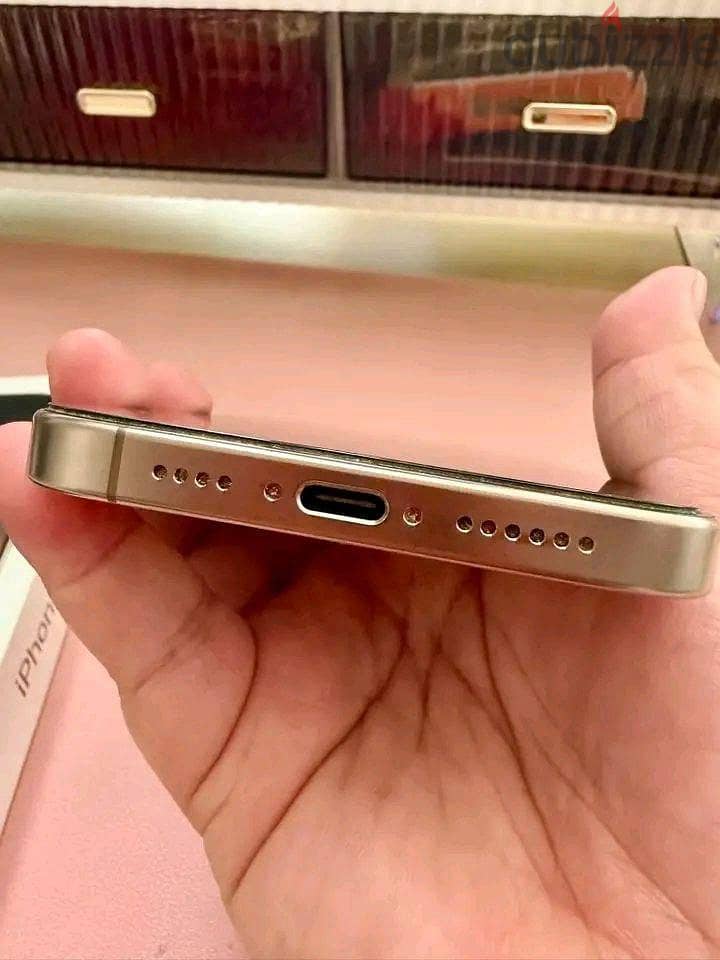 Apple - iPhone 16 Pro Max 3