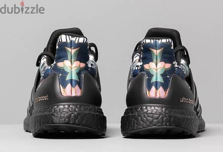 a . d . i . d . a . s. . . . Ultraboost. . .  Original. . . .