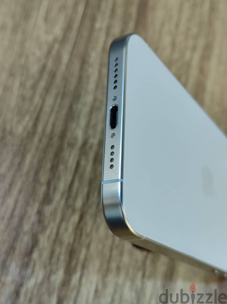 iPhone 15 Pro Max 4