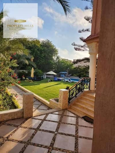 I will sell a villa at a bargain price, immediate delivery ready for viewing in front of the Madinaty 2 gate, with an area of 386m overlooking green spaces and landscaping. Unit type: villa Area: 386 meters