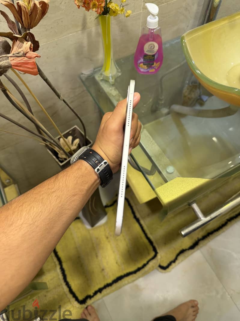 Ipad pro m5 in warranty 3