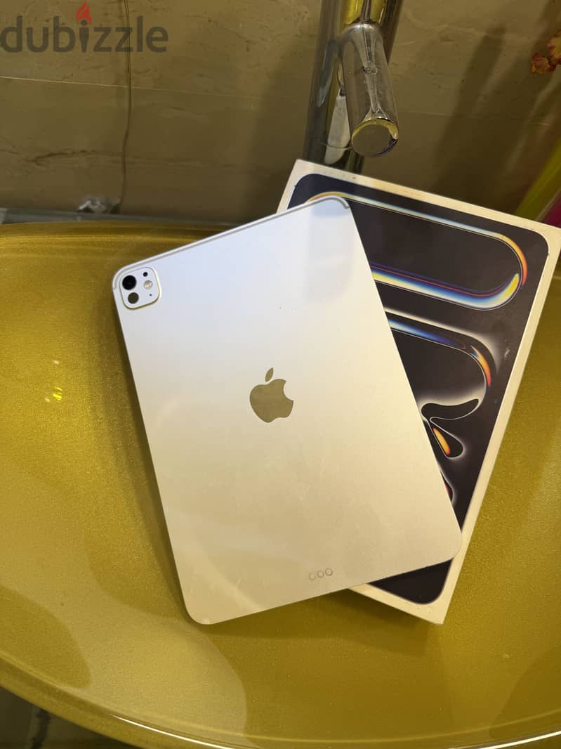 Ipad pro m5 in warranty 4