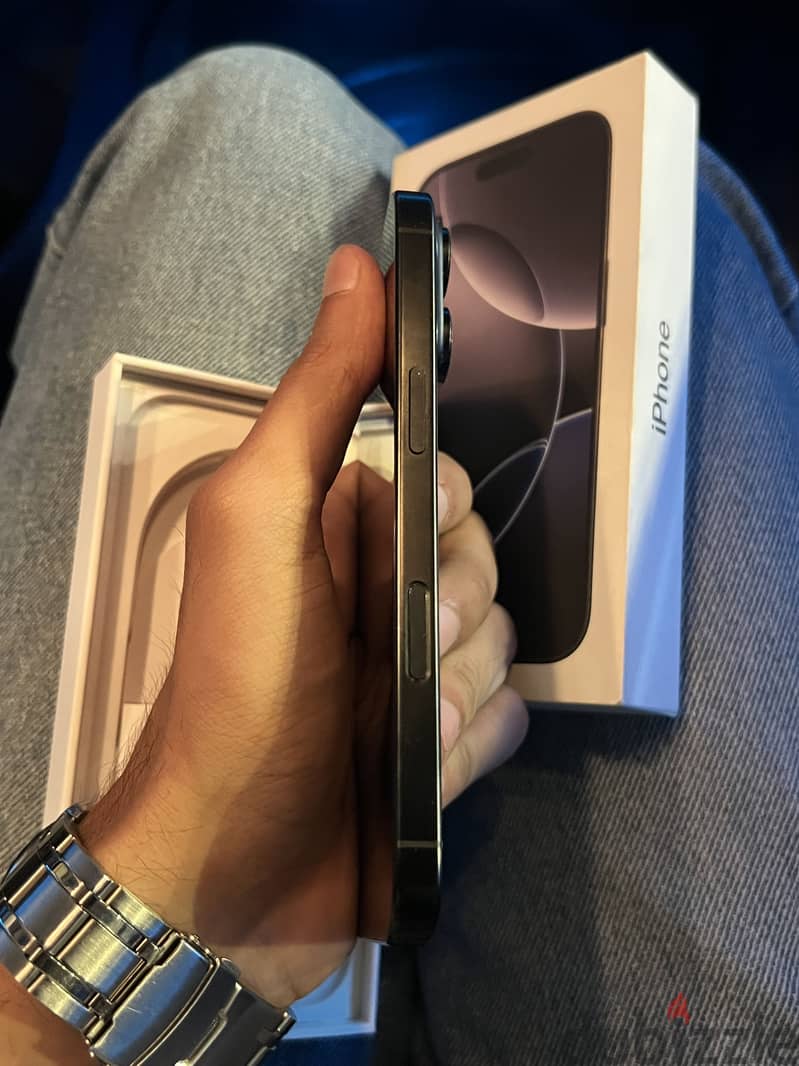 Apple - iPhone 16 Pro 6