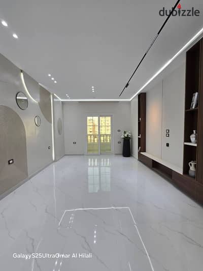 A unique opportunity to own a 150-meter apartment in Al-Ahram Gardens, Gate 3, with an eastern facade, open view, luxurious finishing, modern building, and a quiet location close to services.