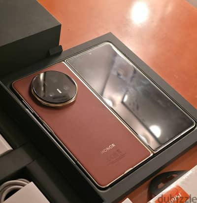 للتبادل Honor Magic V5 كالجديد ضمان محلي