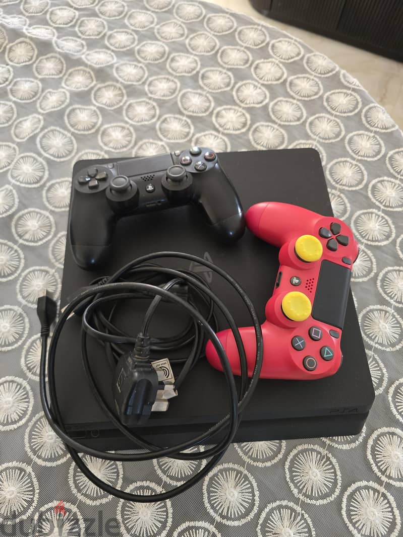 PS4 Slim 1Tb with 3 games 1
