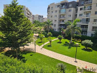 فرصة ممتازة للسكن العائلي الفاخر بأرقى مراحل B10 شقة للإيجار المفروش - دور تاني متكرر - فيو جاردن - مساحه 116 متر - علي بعد 3 دقائق مشي من الخدمات