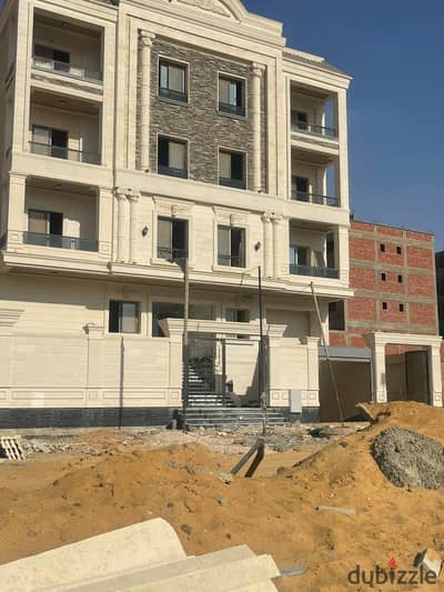 ارض للبيع _وجهه شرقى  _ على الفيوزون  _ الحى الرابع  _ بيت الوطن _ التجمع الخامس