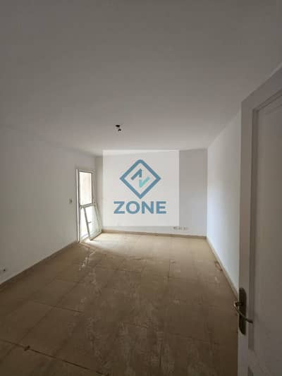 Apartment for sale in Madinaty 211m garden view directly in front of services three bedrooms and three bathrooms