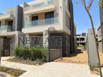 توين هاوس مودرن بحري للبيع في لا فيستا سيتي بموقع مميز فيو لاندسكيب  -  La Vista City