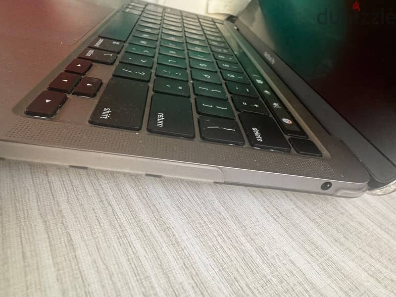 Macbook pro M2 8Gb ram 265Gb 2