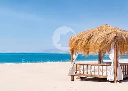 امتلك دوبليكس ب اطلالة مفتوحة 3 غرف خطوات للبحر والمارينا مع ترافكو ب اقل مقدم وقسط لحد 8 سنين!!