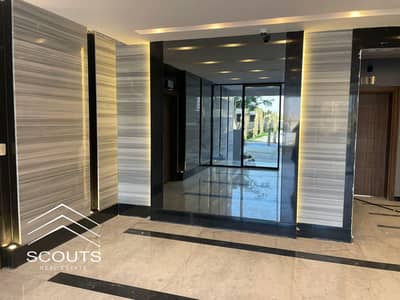Take immediate possession of a 3-room apartment at a very special price in the La Vista compound, El Shorouk (New Cairo/Madinaty entrance). Ready for