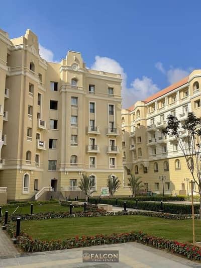استلم فورا شقه لقطه fully finished للبيع فى كمبوند نيو جاردن سيتى new garden city R5 بالعاصمة الجديدة
