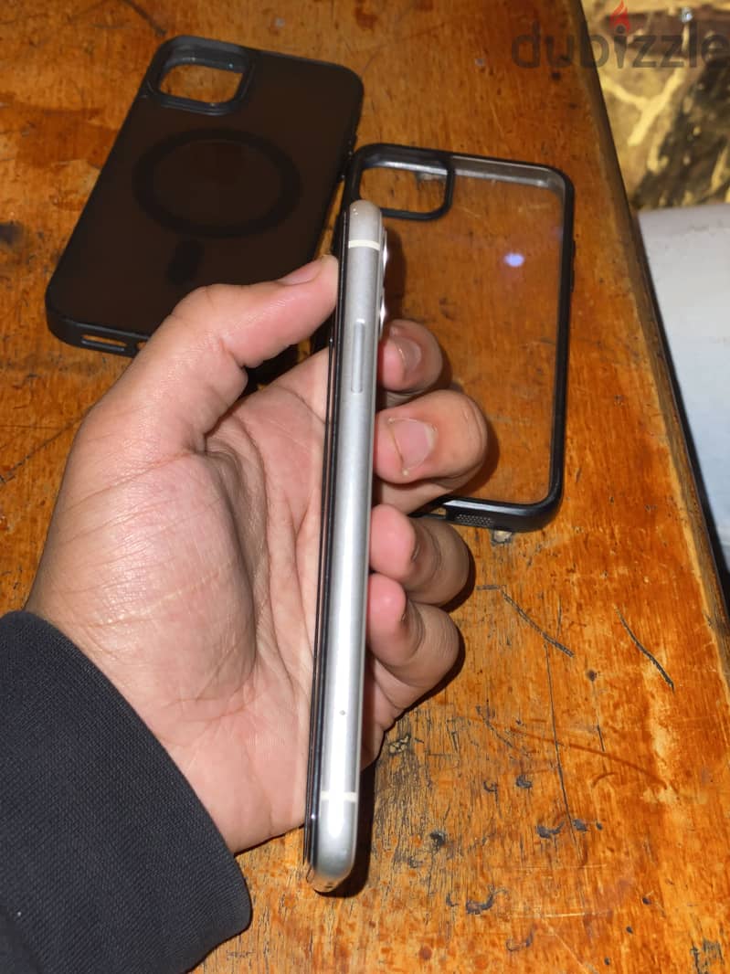 iPhone 11 3
