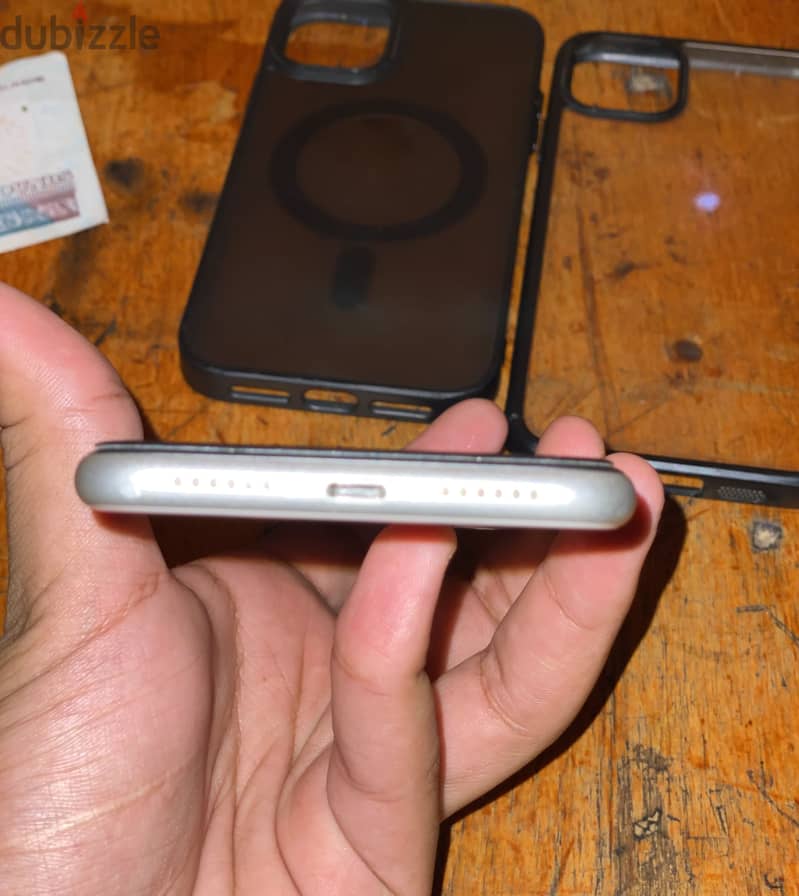 iPhone 11 4