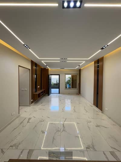 Apartment for Sale in the Seventh District, Second Neighborhood, Sheikh Zayed, 175 m² with a 70 m² Garden, Ultra Super Lux Finishing