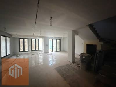 Townhouse semi furnished for rent in villette