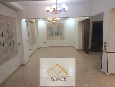 سكني او اداري شقة كالفيلا ارضي مكيفة بمدخل خاص للايجار بميدان النافورة بالمقطم