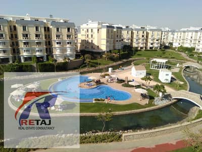 Fully furnished corner iVilla with roof terrace for rent, featuring a view of the largest artificial lake (Majestic Lake) in the Mountain View Hyde Pa