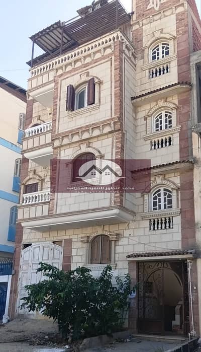 بيت للبيع قطعه ١٣٥ بجوار مدرسه مشرفه