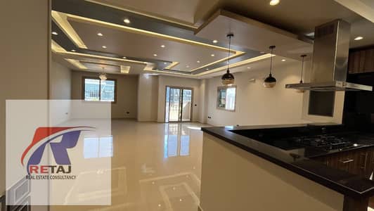شقة للإيجار سكني فقط هاي الترا سوبر لوكس بالمطبخ والتكييفات لوكيشن مميز جدا في فيلات البنفسج 7 أمام كلاود 9 وخطوتين من waterway مباشرة بأسانسير في الف