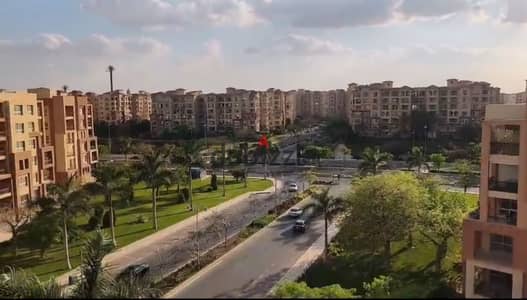 شقة مميزة للإيجار بمدينتي بمساحة B8 – 167م، فيو بانورامي مفتوح وأمام الخدمات