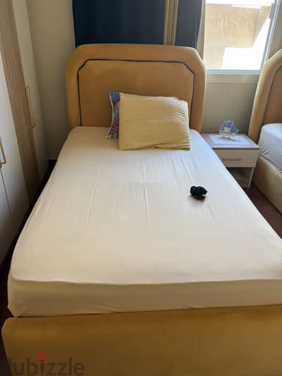 Two single beds قطيفة مستوردة