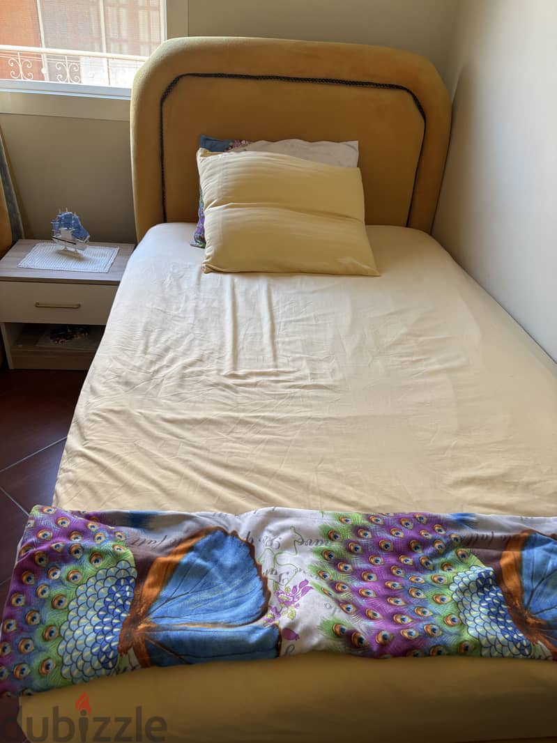 Two single beds قطيفة مستوردة 2