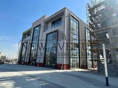 Admin Office with Downpayment 10% and Installments over 7 Years Fully Finished with AC's in District 5 New Cairo