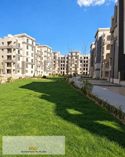 Ground-floor apartment with a garden for sale in the Cairo University Compound, directly on the Dahshur Link Road – Sheikh Zayed.