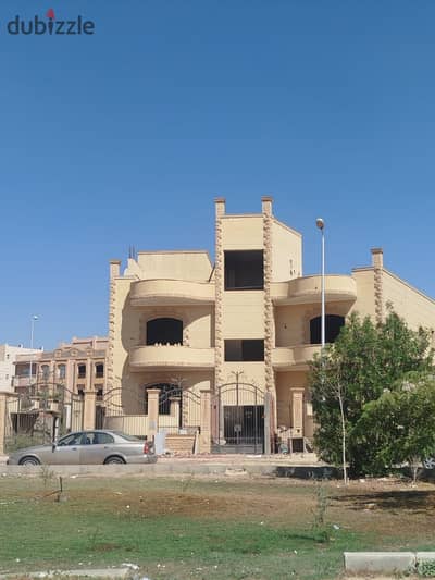 250 square meters apartment first balcony first upper floor next to the tourist walkway and Dahshur connection