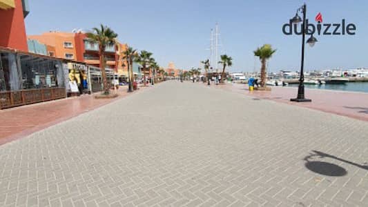 Furnished apartment for rent in Arabia, Hurghada—two bedrooms and a living room—located at the intersection of Al-Ishreen Street and Al-Thalatheeni St